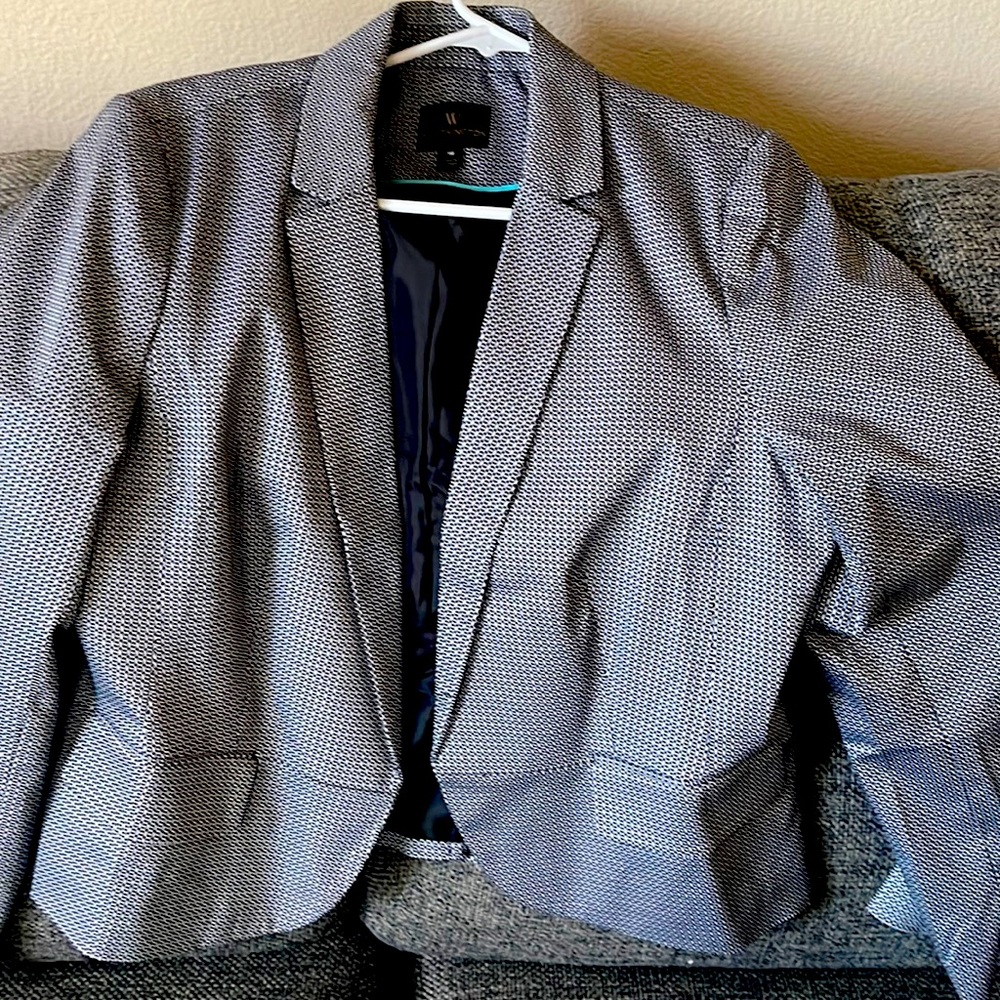 Woman’s Worthington Blazer Size 16